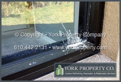 Clean dry paint off of metal window frames, we clean off drywall mud on metal, wash plaster off of metal, remove dry stucco debris particles from metal clad window sills.