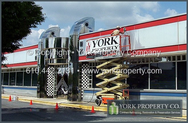 Cleaning and refurbishing stained and oxidized clear anodized aluminum siding panels. Aluminum siding cleaning and washing to protect and preserve the anodized aluminum metal finish.